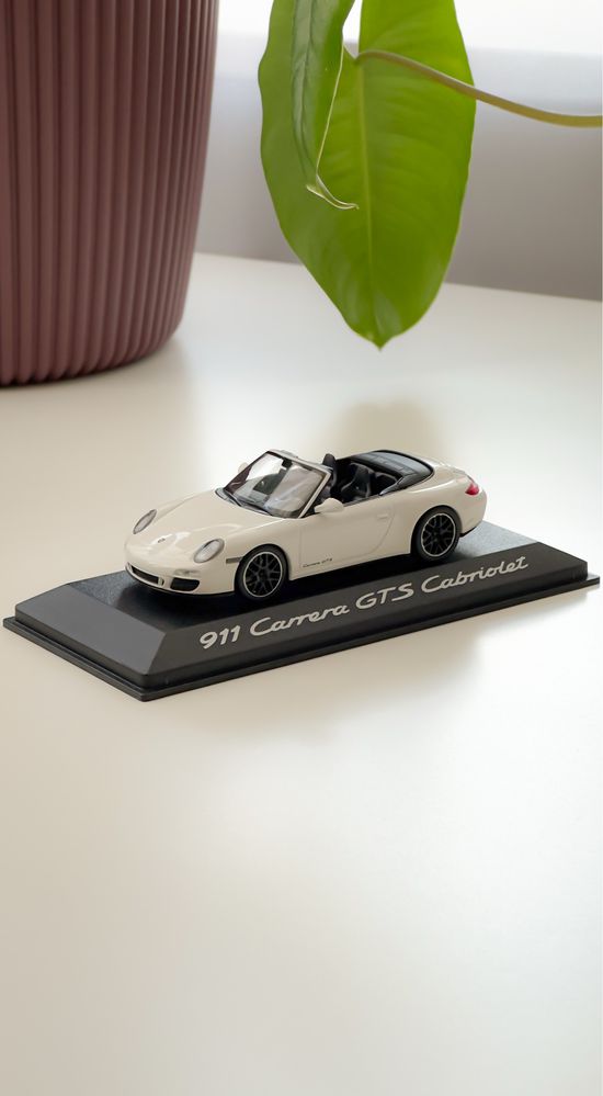 Porsche 911 Carrera GTS Cabriolet - Minichamps 1:43