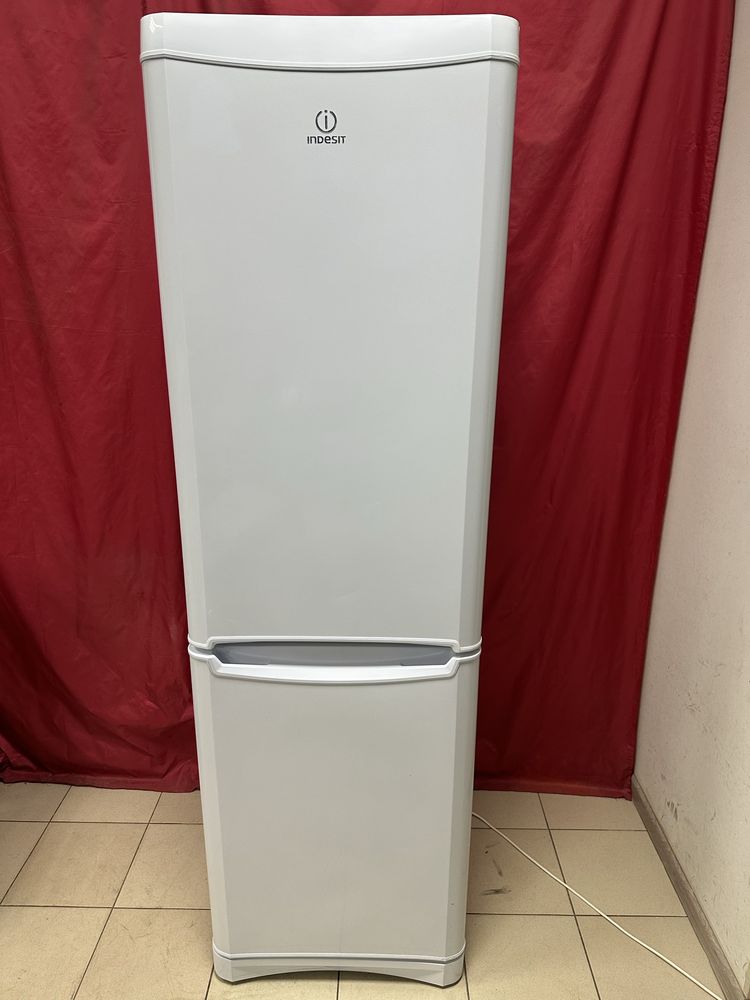 Холодильник Indesit 200/60/60