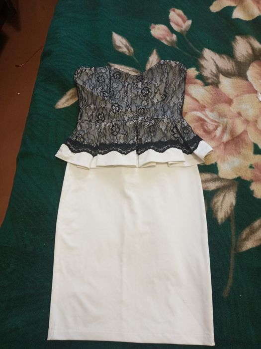 Вечернее короткое платье-бандо фирмы Kikiriki