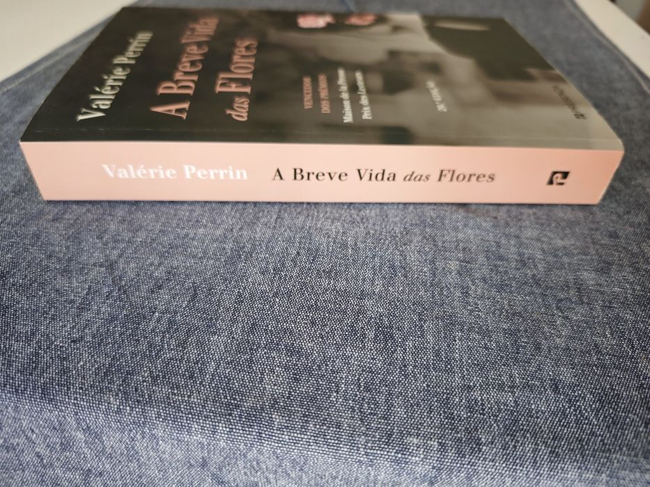 Livro A Breve Vida das Flores
