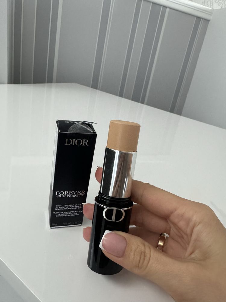 Тональний  ( стік ) Dior
