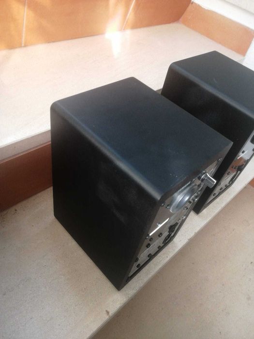 Monitores de Áudio Yamaha HS5 + Suportes de Chão