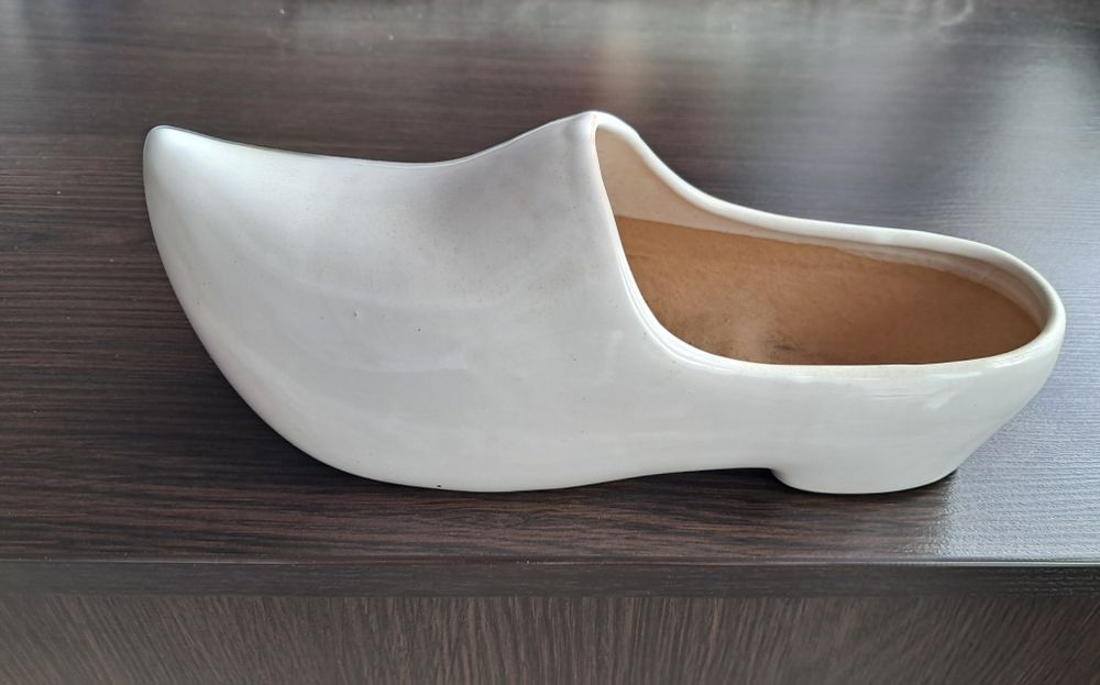 Ceramiczna doniczka but