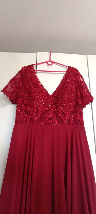 Nowa bordowa sukienka na wesele