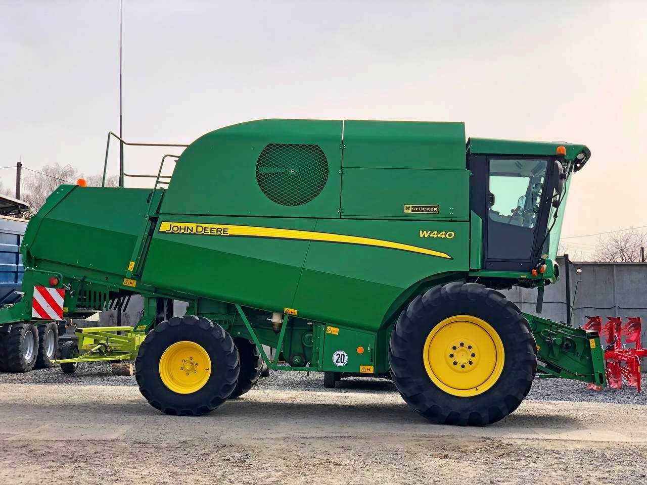 Комбайн John Deere W 440 (2014)