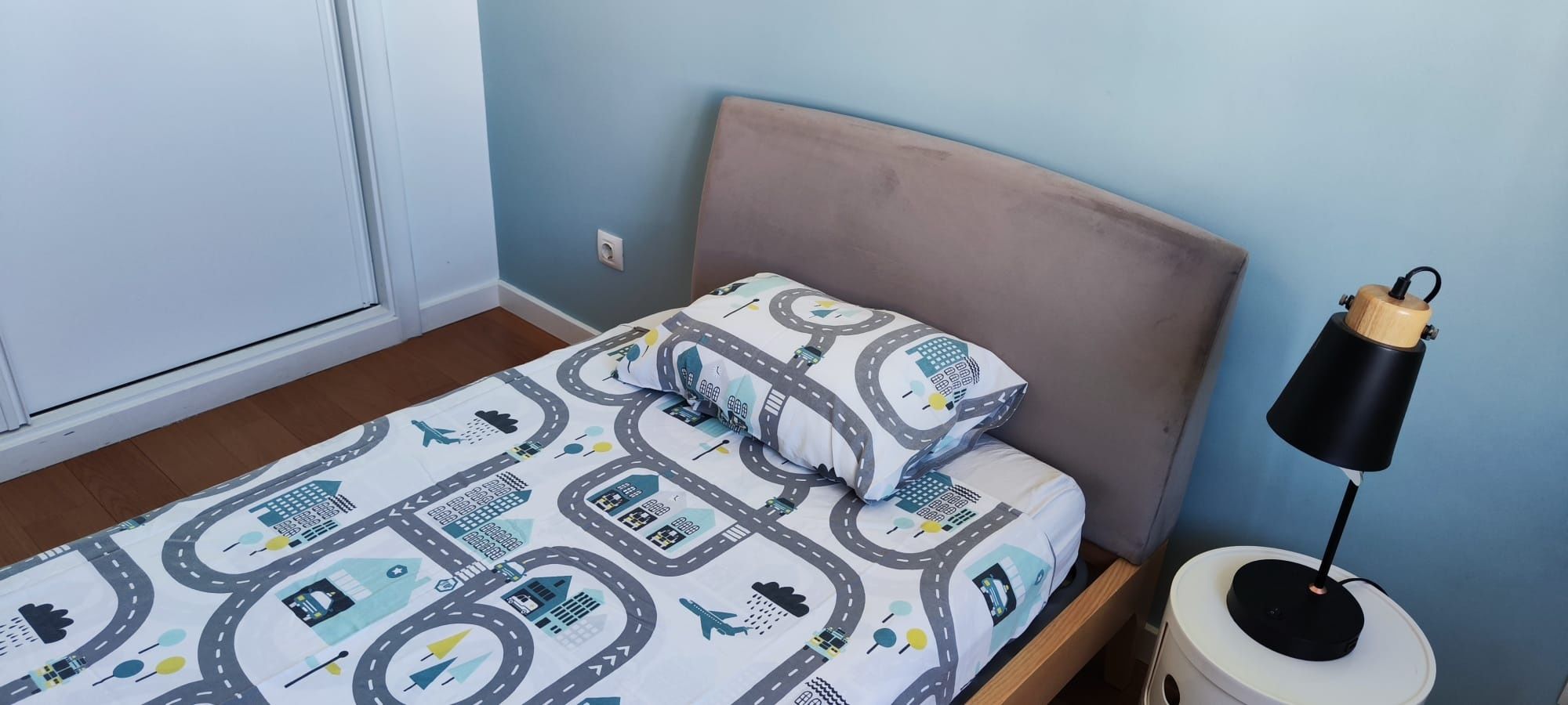 Cama criança, e estrado, cabeceira estofada veludo estutura madeira, e