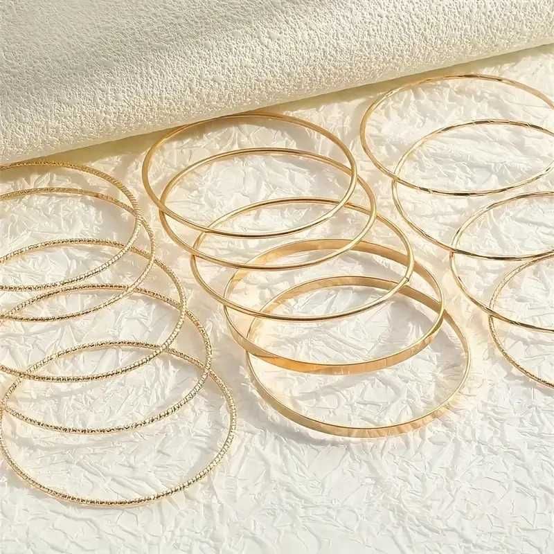 2 szt bransoletek gładkie płaskie w kolorze złotym śred. około 7cm