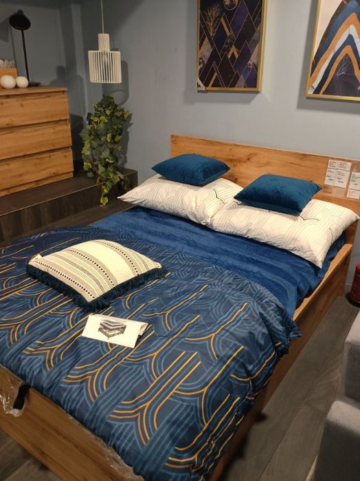 Łóżko solidne wygodne