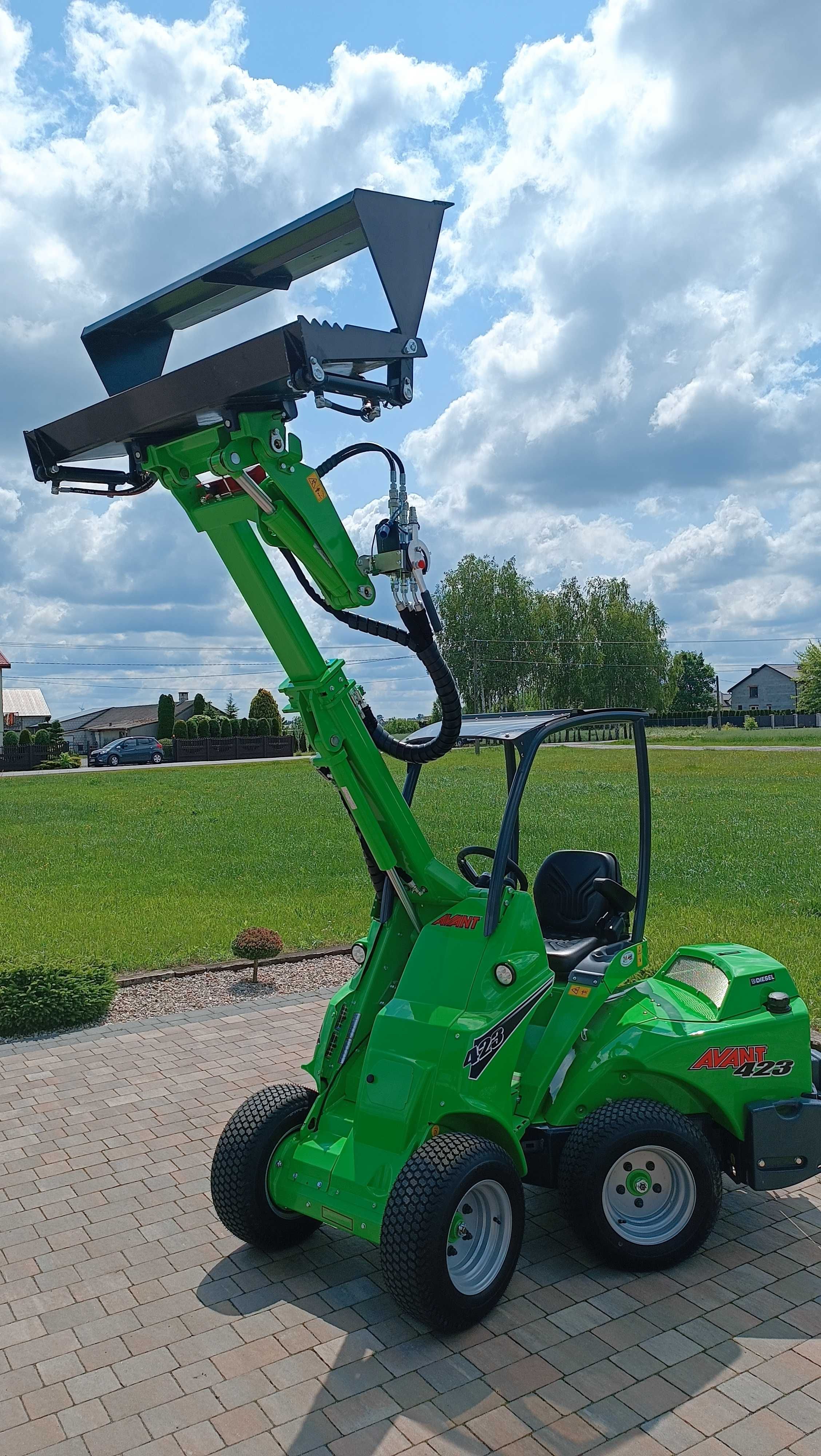 Wynajem minikoparka Kubota KX-019, Avant 423
