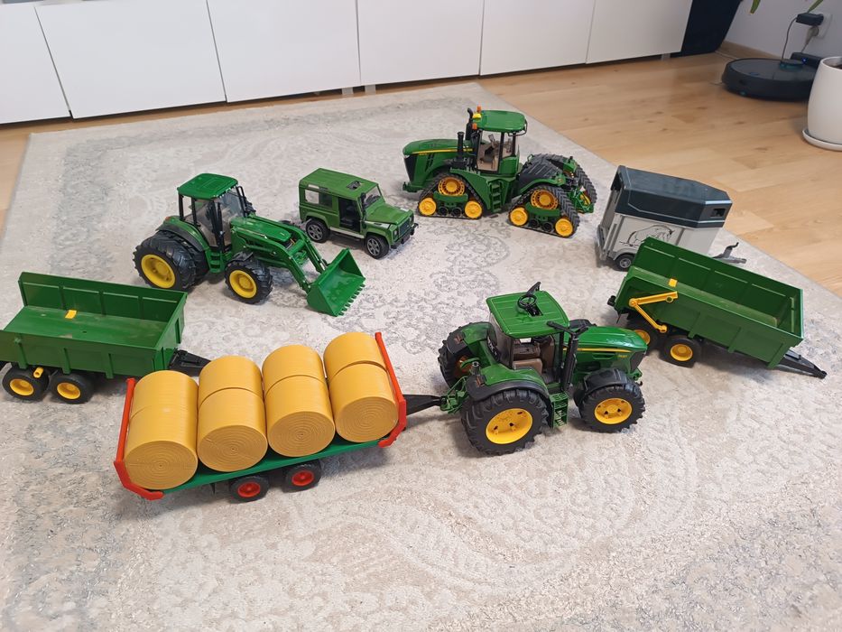 Zestaw bruder. Traktor na gąsienicach i wiele innych.