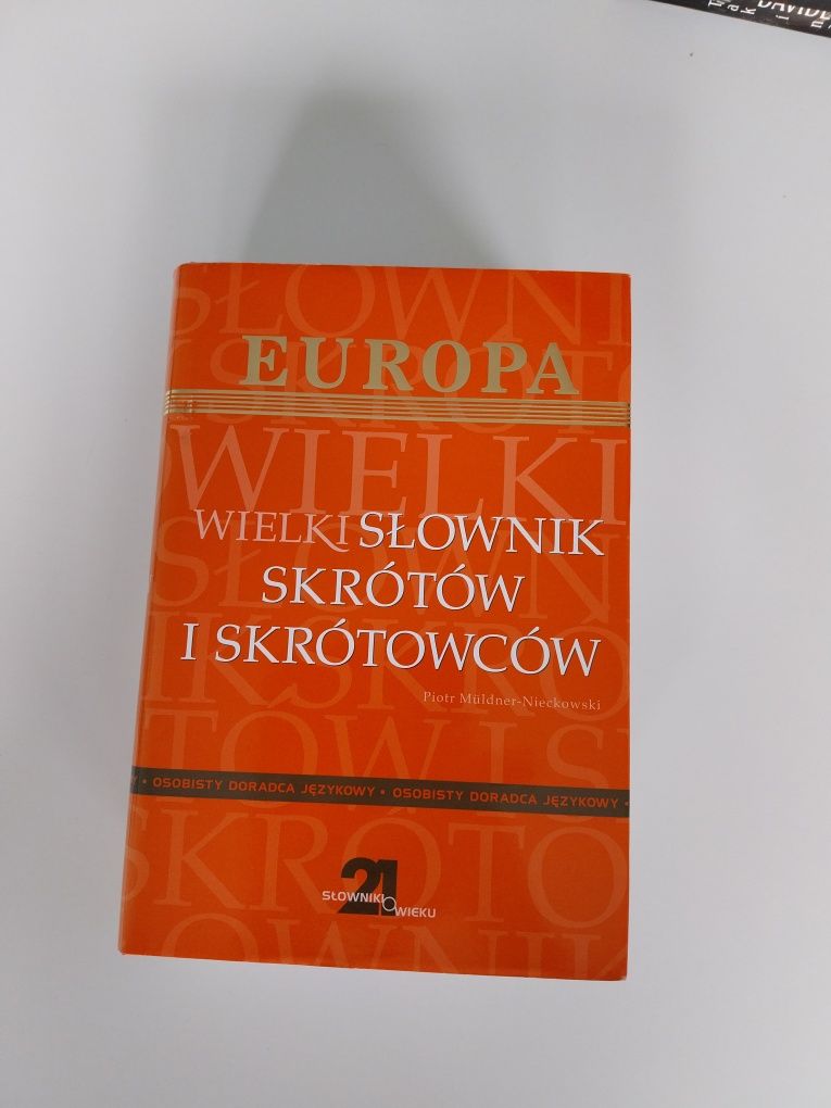 Wielki słownik skrótow i skrótowców Europa