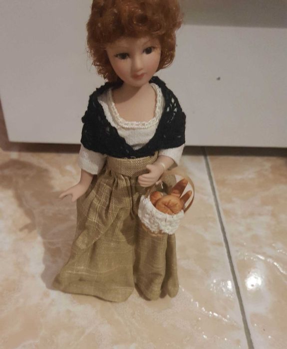 Dama de Época em porcelana Fortunata