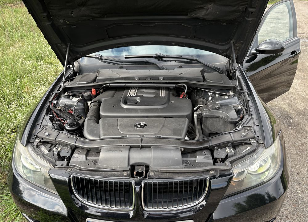 BMW 320 Kolor czarny .Automat