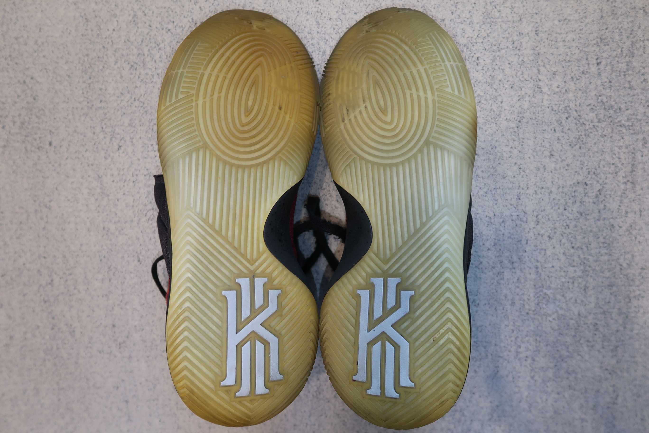 Баскетбольные кроссовки Nike Kyrie 2 - 43 размер