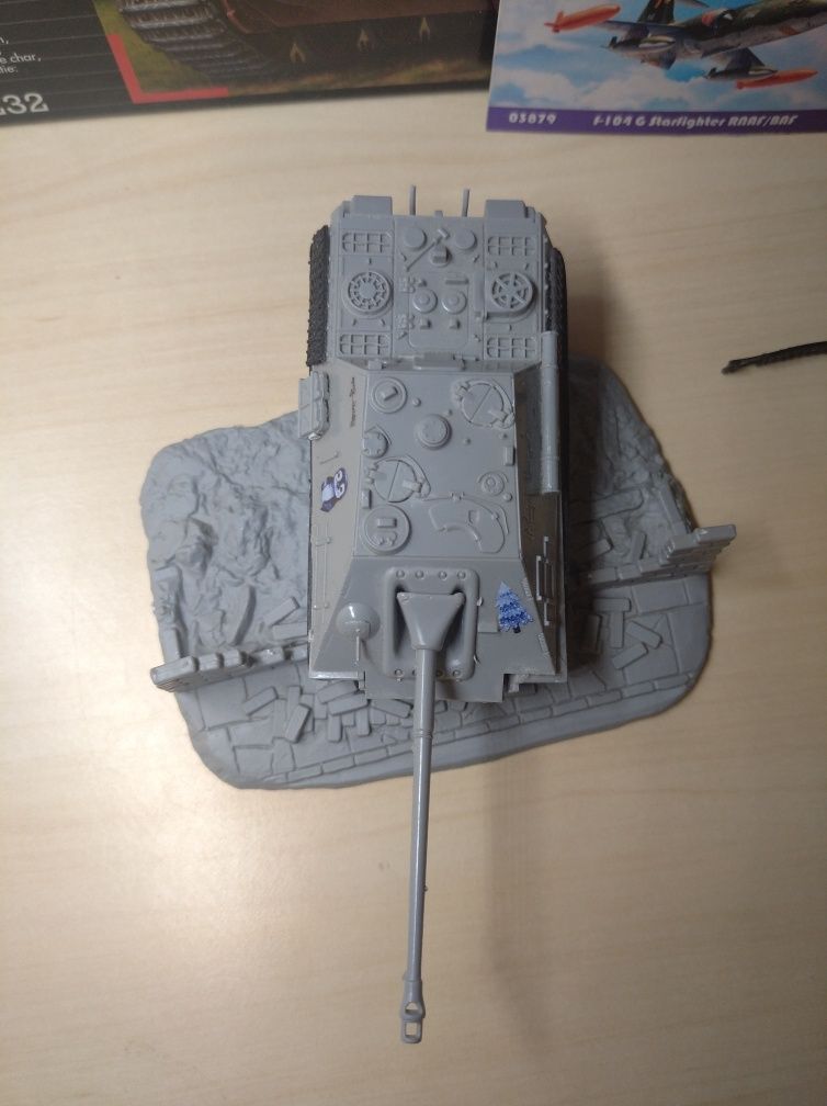 Продам модель танка від Revell Jagdpanther.