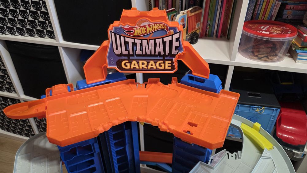 Zestaw Mattel Hot Wheels City GJL14 Mega Garaż Atak Dinozaura T-Rex
