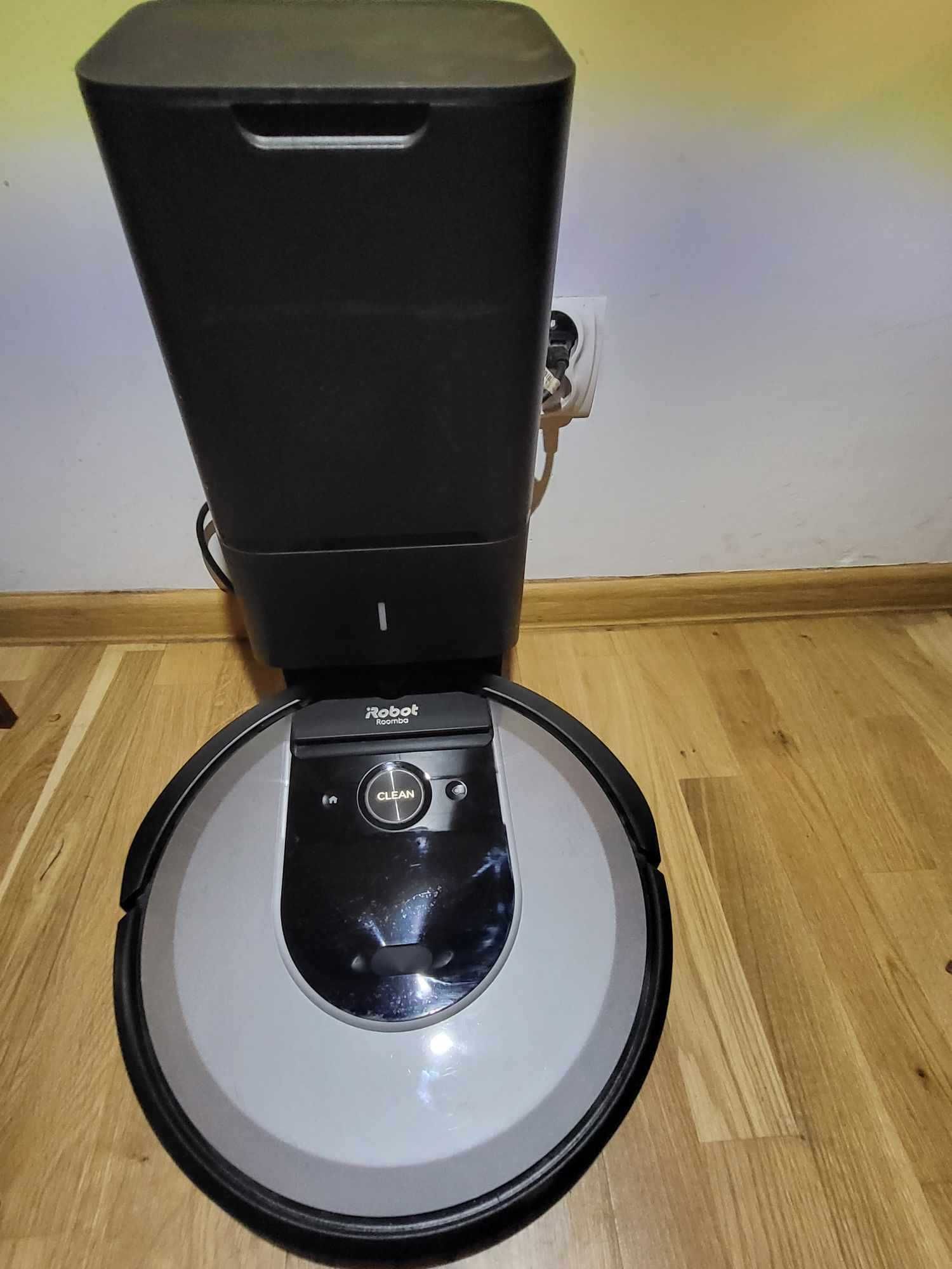 iRobot  Roomba  I7+