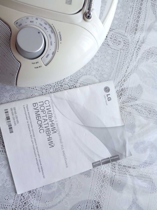Стильная портативная CD-магнитола с USB