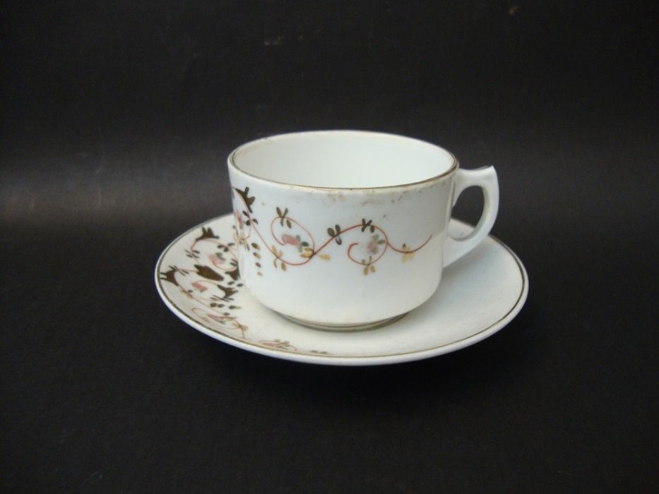 Chávena antiga em porcelana da Vista-Alegre