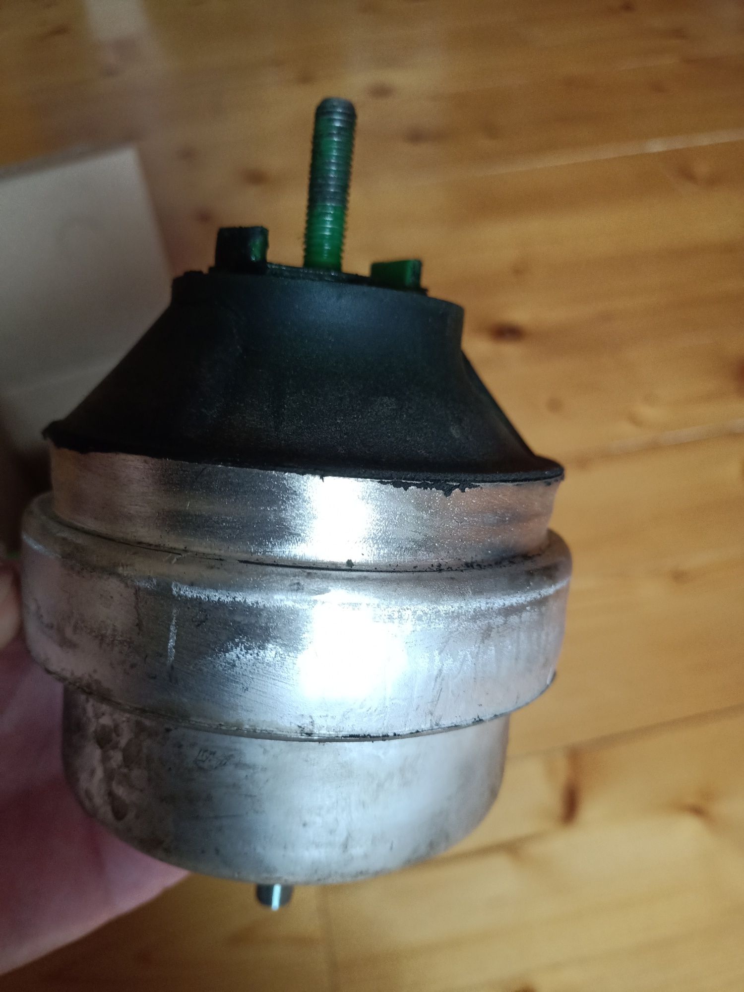 Продам подушку двигуна на Ауді а6с5