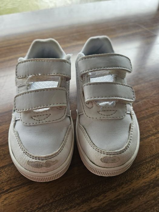 Varios tenis de criança tamanho 22