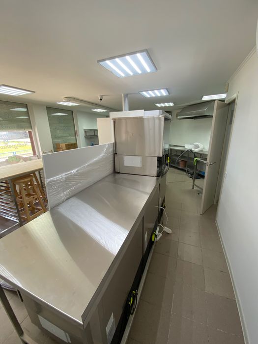 81 м² вихід з метро Героїв Праці кафе, магазин