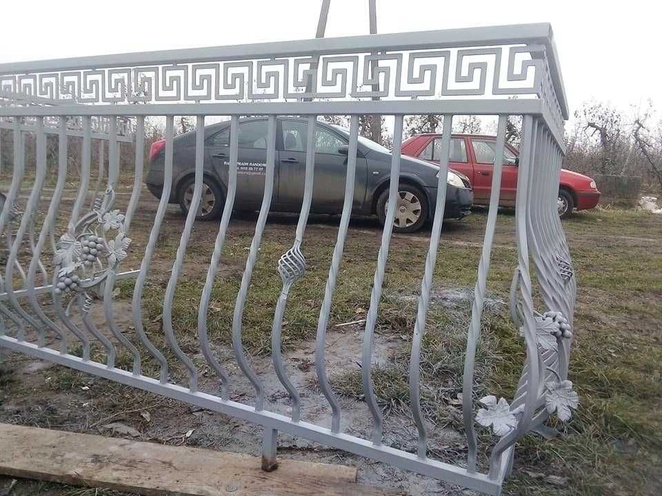 balkon wenecki malowany w palecie RAL