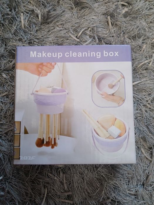 Makeup cleaning box