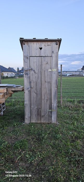 Wychodek kibel na działkę.