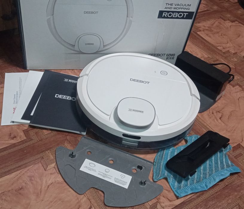 Продам робот пилосос Deebot Ozmo 900