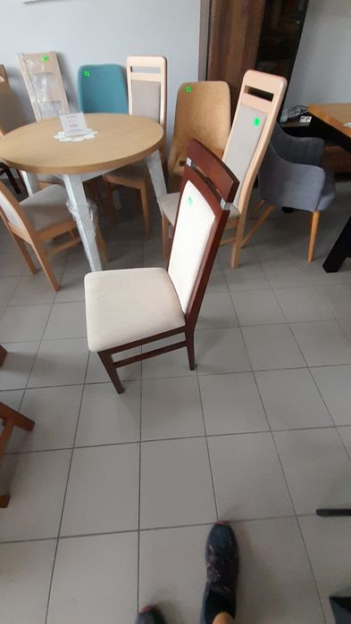 Stół i krzesła do salonu