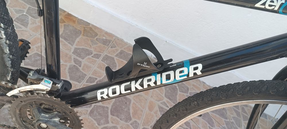 Bicicleta preta com mudanças
