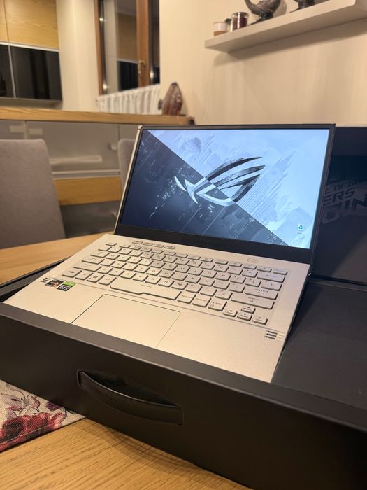 Asus ROG Zephyrus G14 - RTX 3050 Ryzen 7 5800HS 120hz 2560 x 1440