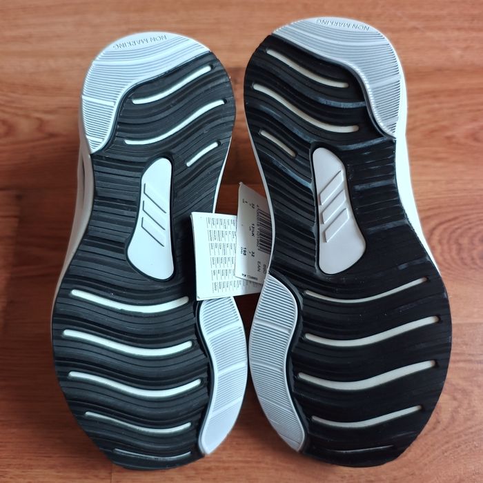 нові оригінальні Adidas р32 довжина устілки по факту 20.5см
ціна1150гр