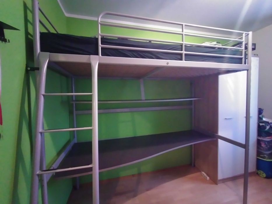 Łóżko na antresoli