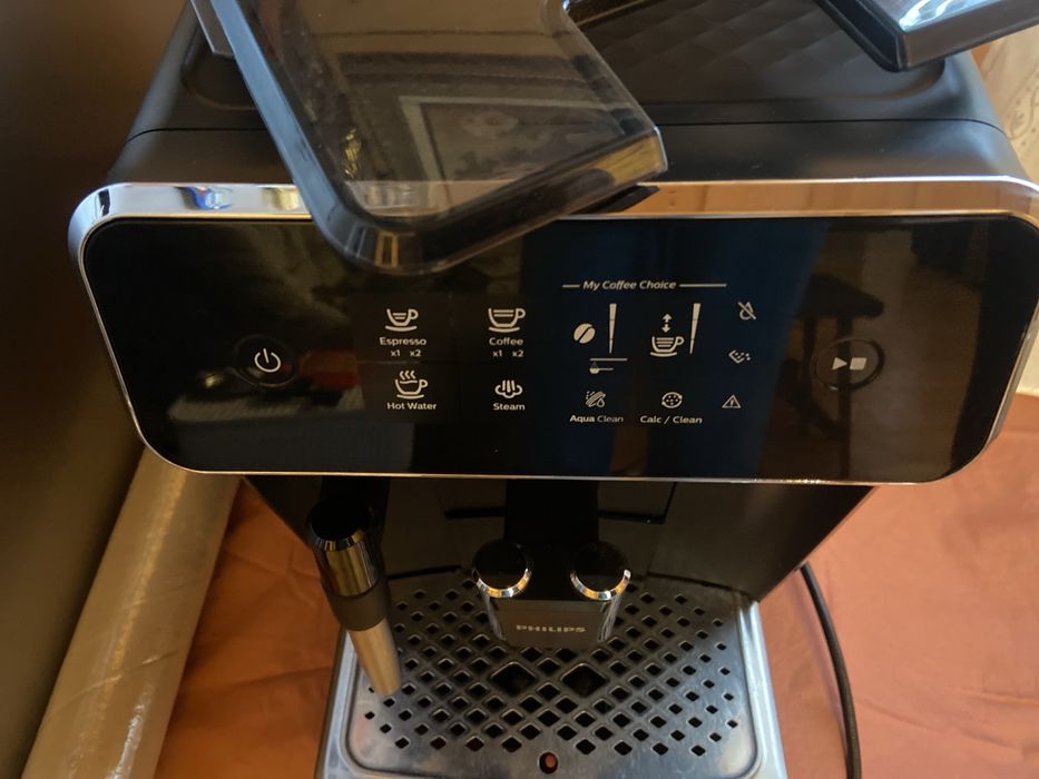 Кавомашина кофемашина 2024 рік 1,5 року Philips LatteGo EP2200