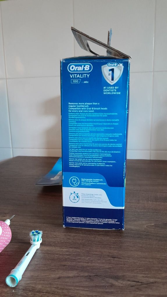 Escova elétrica Oral.B 100 Braun Vitality cross action