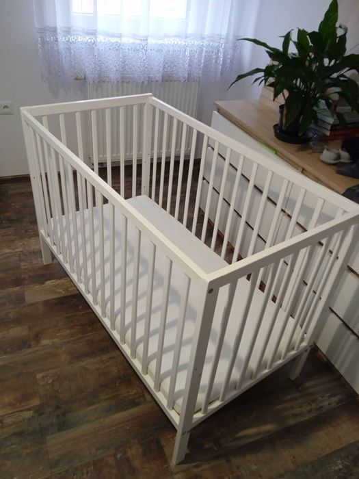 Łóżeczko łóżko dziecięce 120x60 cm, materac oraz dodatki.