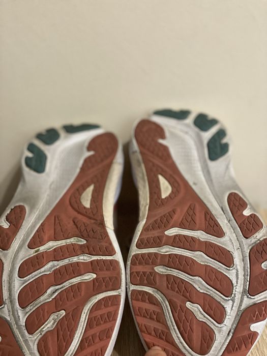 Чоловічі бігові кросівки