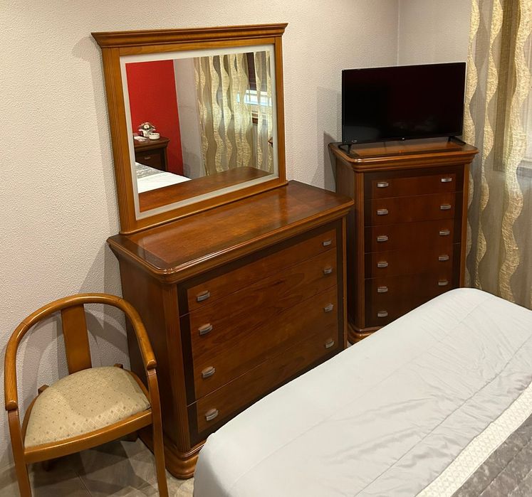 Bom dia quarto de casal  completo para desocupar  a mior oferta.