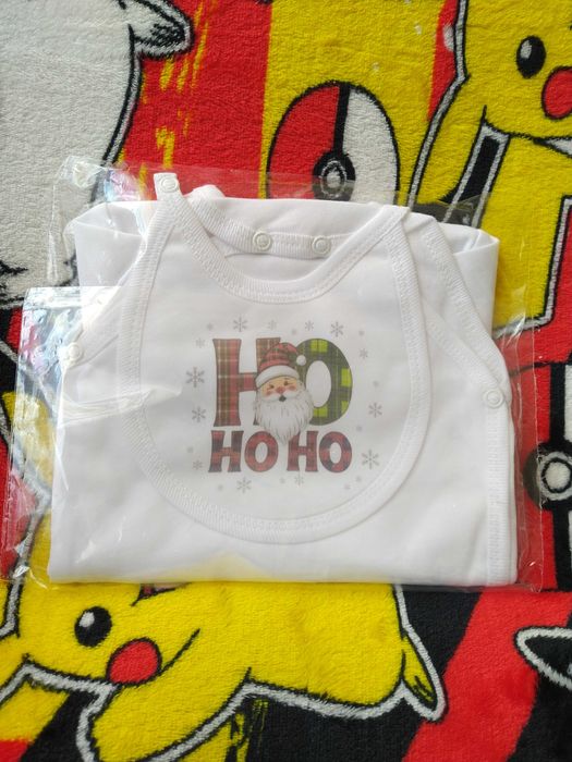 Conjunto Body + babete alusivo ao Natal, lindo para bebé.