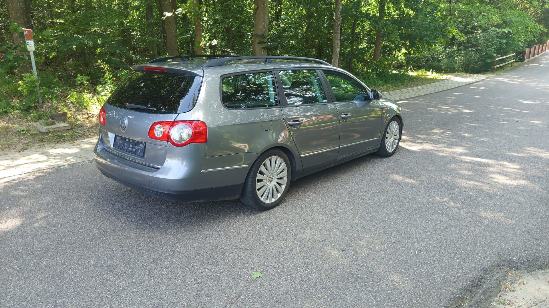 VW Passat B6 kombi 2.0 TDI 2006
alufelgi 17" 
wspomaganie ki