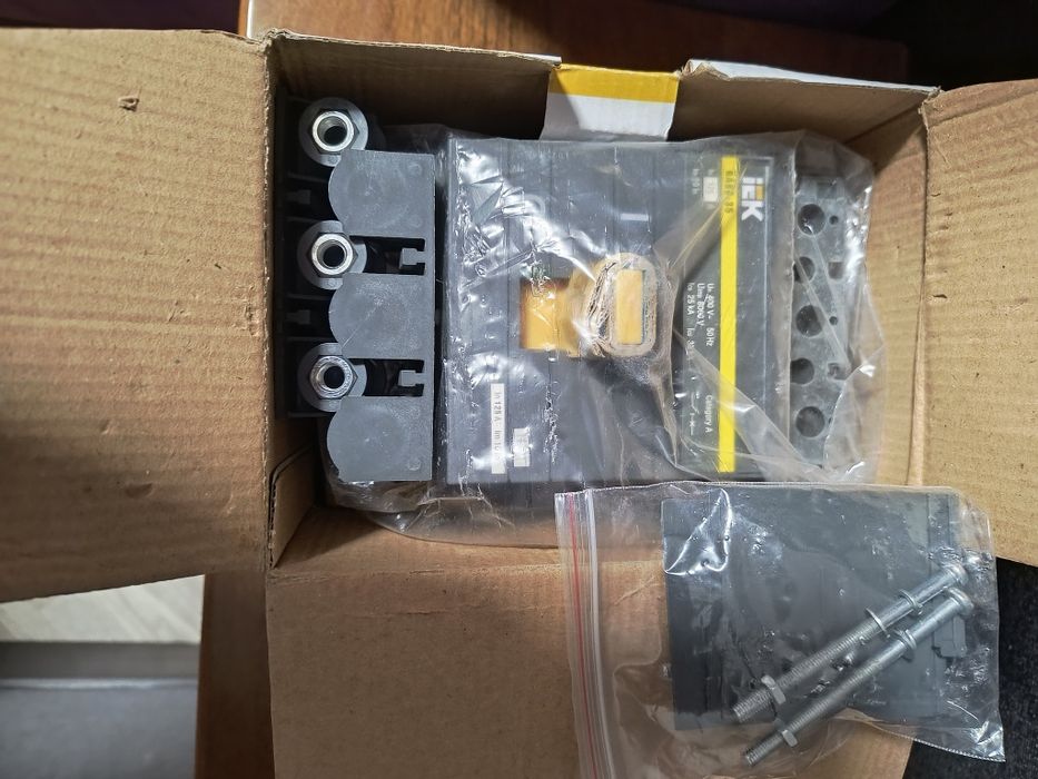 Автоматичний вимикач IEK BA88-35