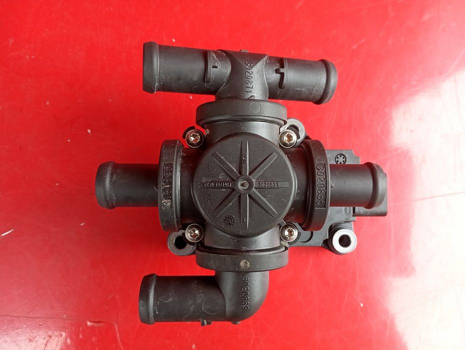 Клапан системи охолодження 4KE963375N Audi E-TRON охлаждения Е Трон