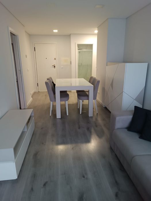 Arrendo Apartamento T2 Porto 1400€