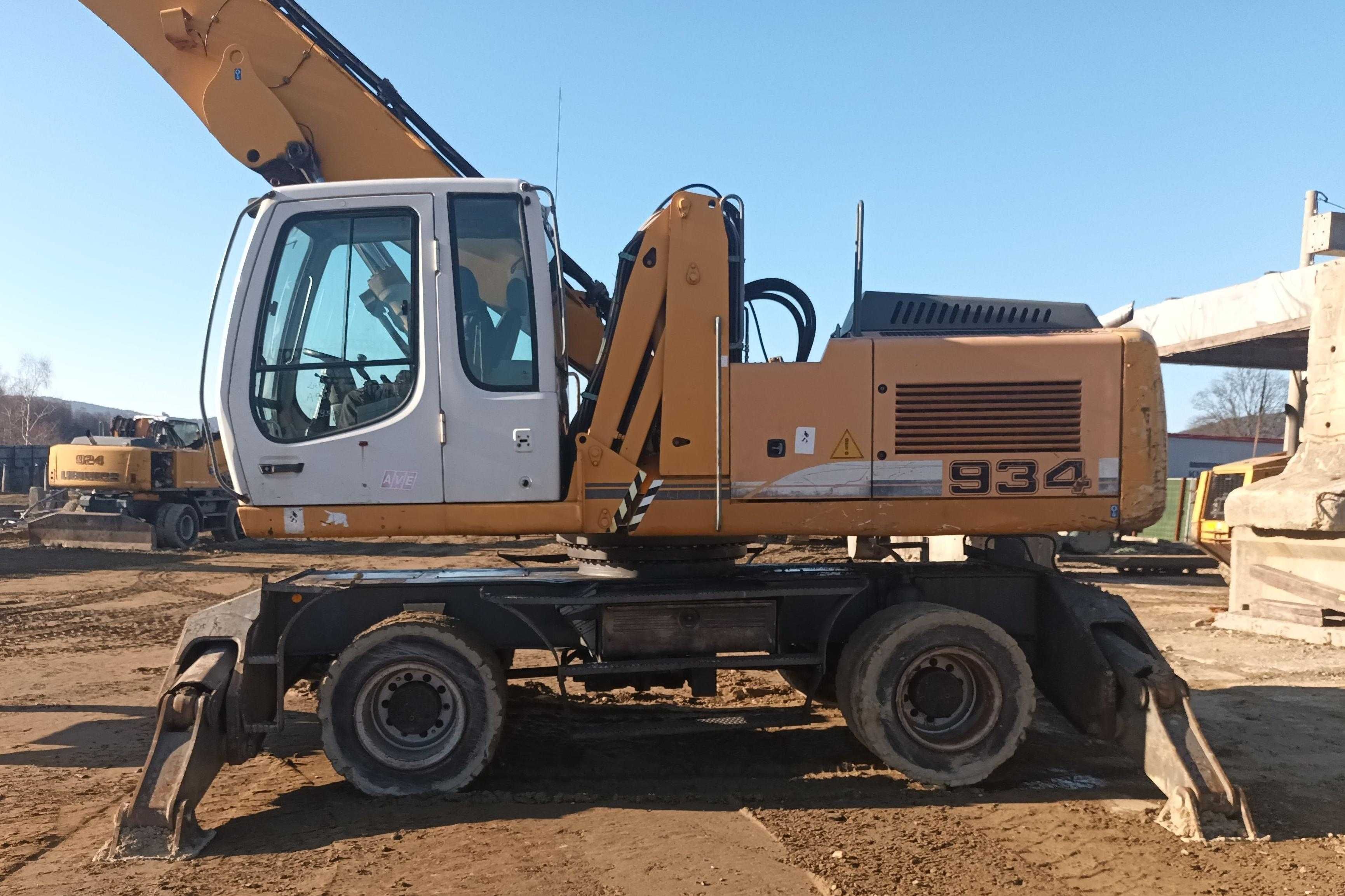 Koparka przeładunkowa Liebherr A934C. Żuraw. Chwytak. Wyburzenia