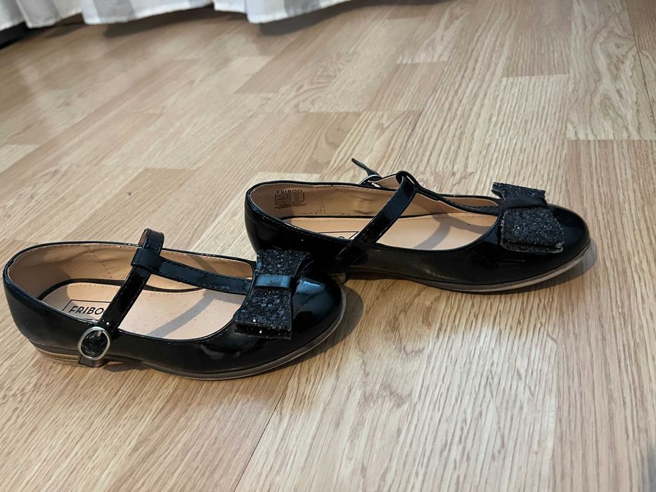 Friboo - Baleriny z zapięciem, czarne, rozm. 31