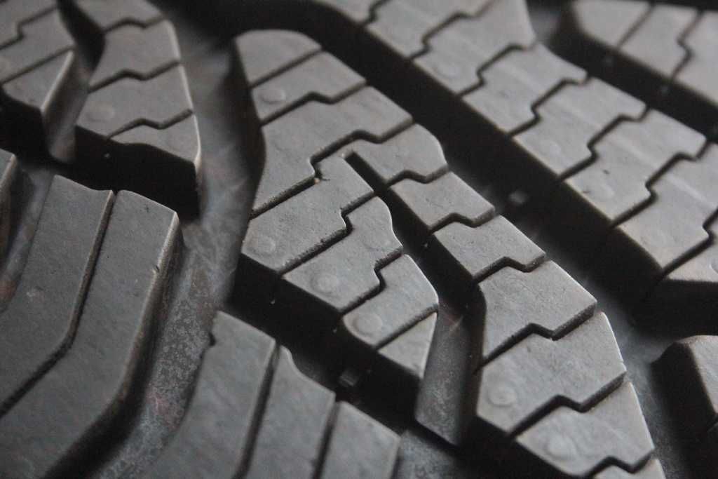 215/60/17 Uniroyal AllSeasonExpert 215/60 R17 96H 2022r