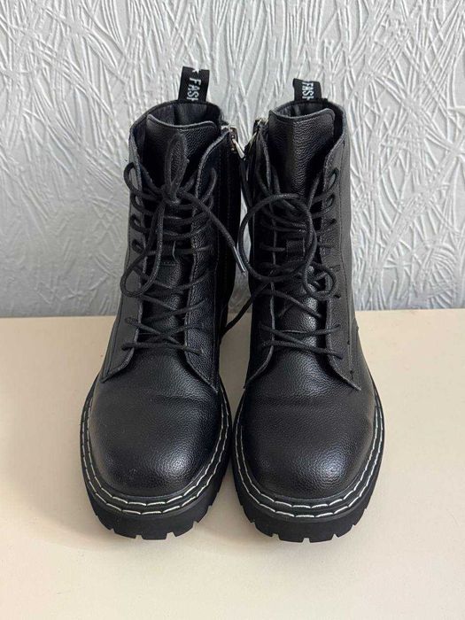 Осінні ботинки нові, жіночі