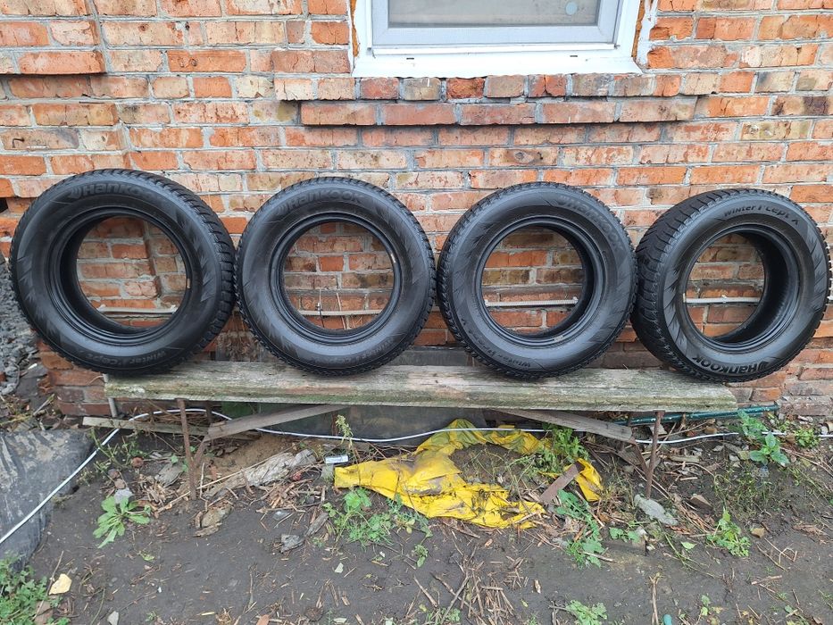 Зимова гума Hankook 215/70 R16